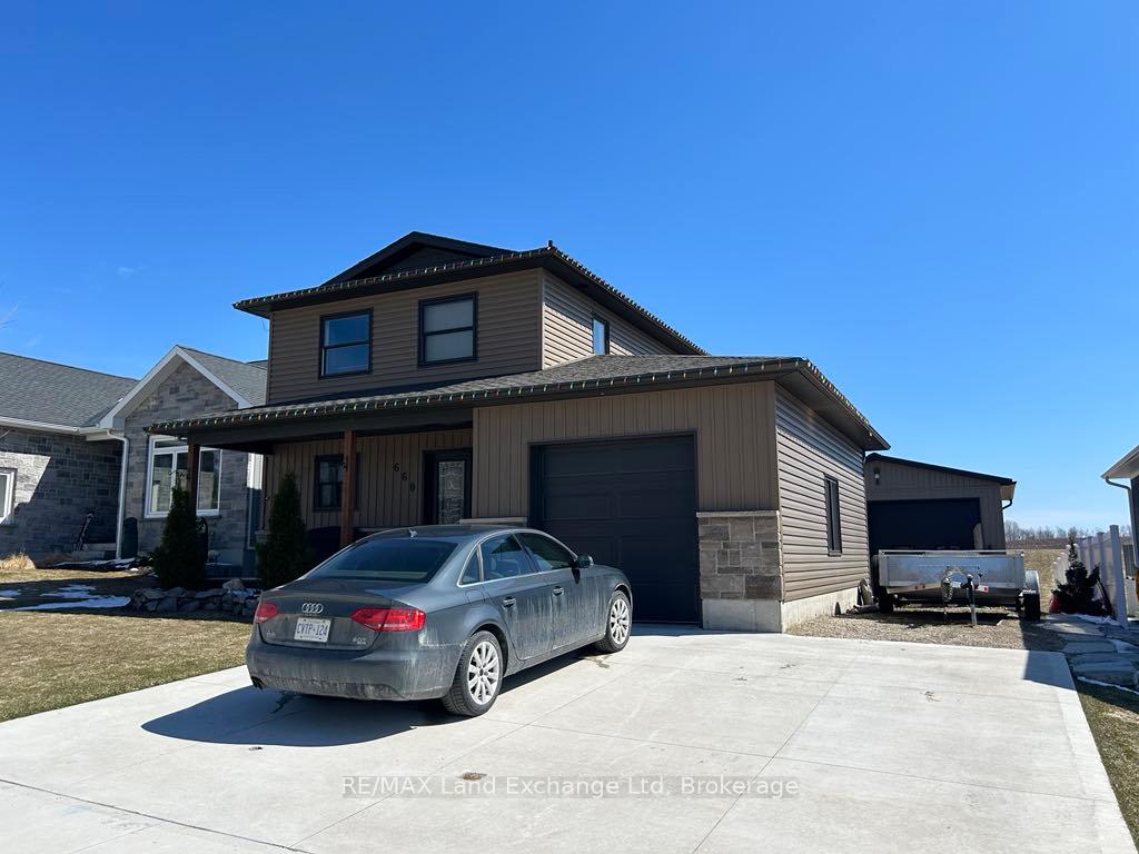 660-gloria-street-north-huron-ontario-x13185436