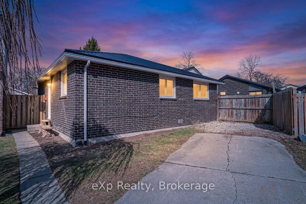 9190-blencarn-court-windsor-ontario-x13193102