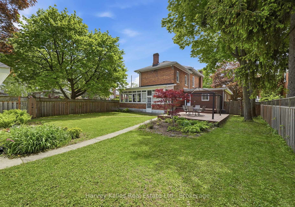 18-centre-street-prince-edward-county-ontario-x13193148