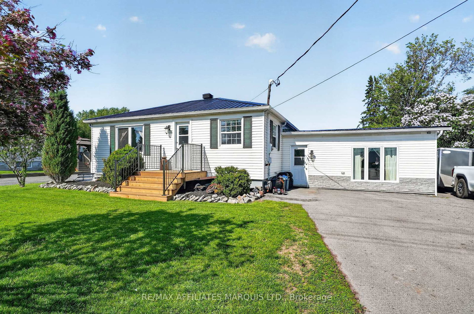 5601-138-highway-south-stormont-ontario-x13204656