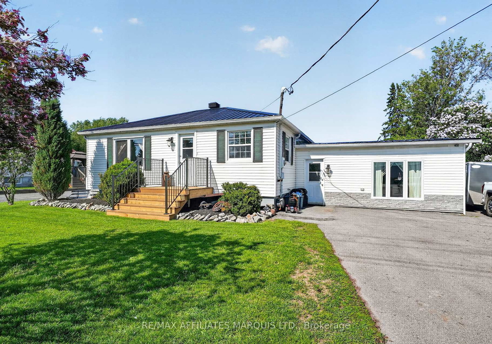 5601-138-highway-south-stormont-ontario-x13204656