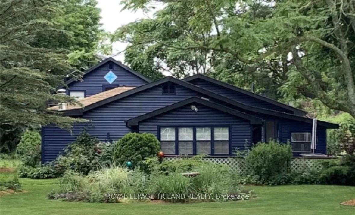 7575-biddulph-street-lambton-shores-ontario-x13206228
