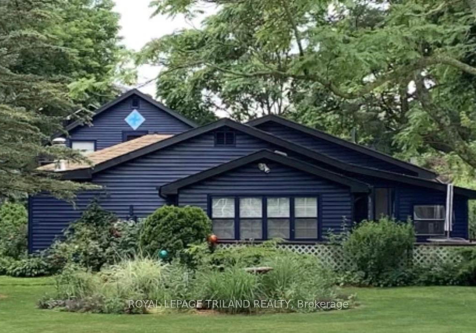 7575-biddulph-street-lambton-shores-ontario-x13206228
