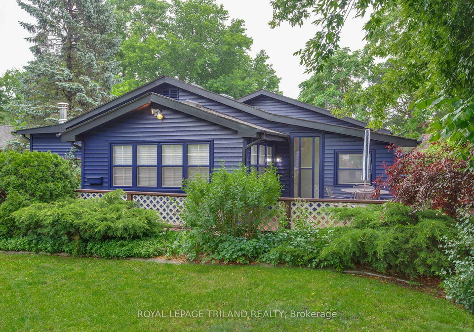 7575-biddulph-street-lambton-shores-ontario-x13206228