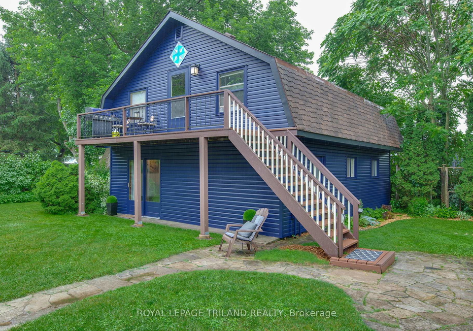 7575-biddulph-street-lambton-shores-ontario-x13206228