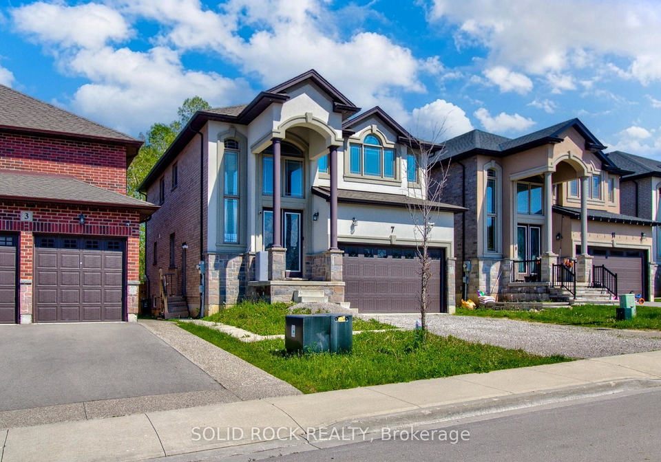 7-chardonnay-street-hamilton-ontario-x13206416