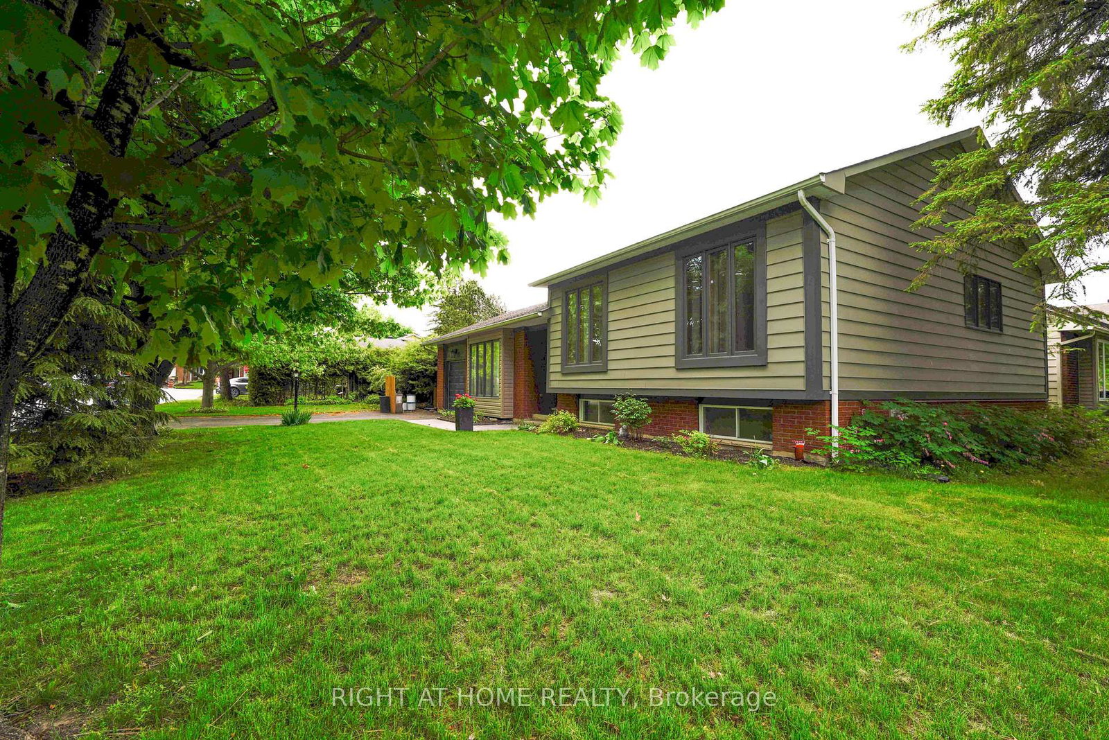 3-pommel-crescent-kanata-ontario-x13206440
