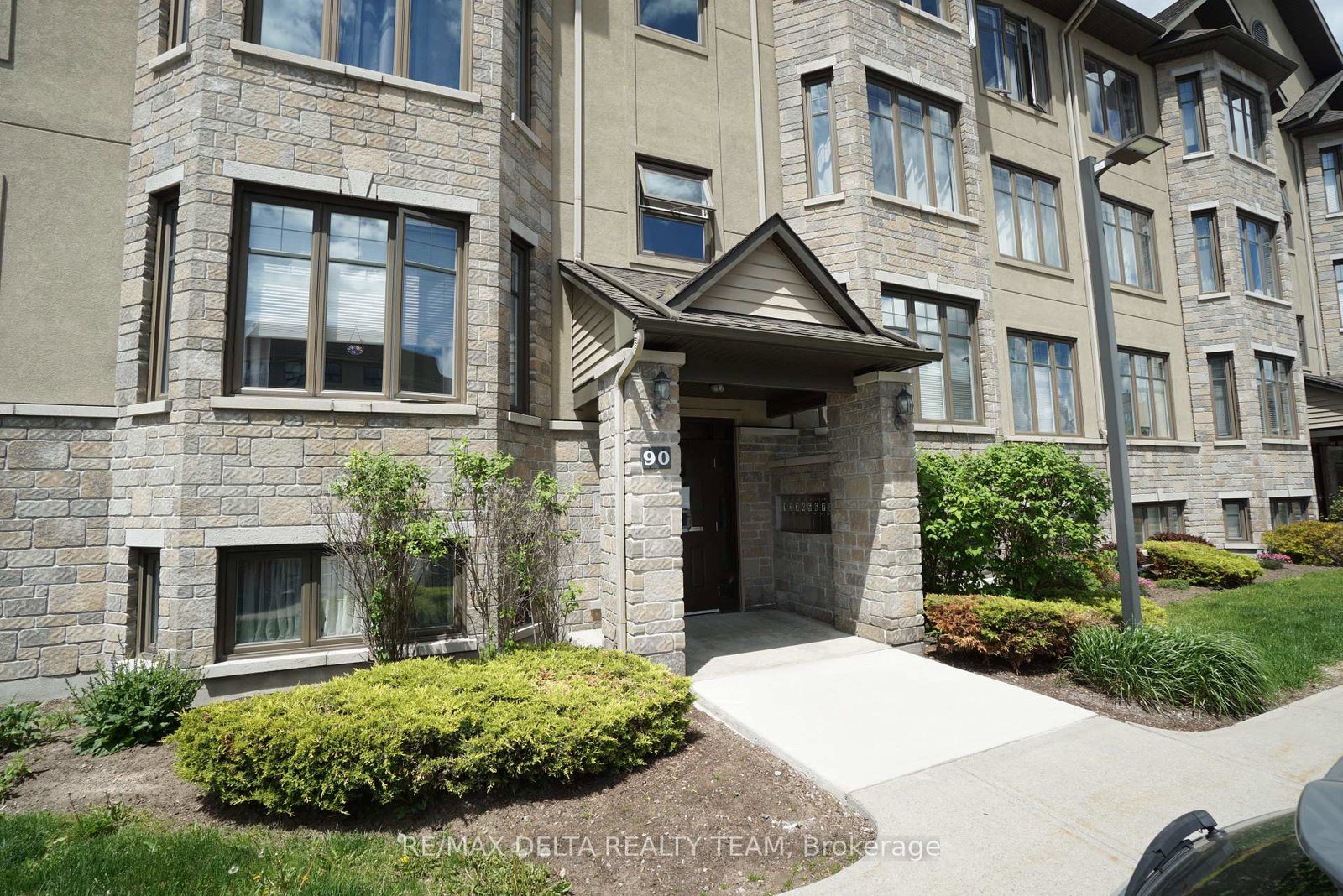 90-prestige-circle-ottawa-ontario-x13207010