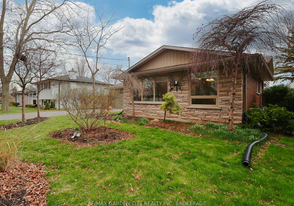 15-black-friars-road-st-catharines-ontario-x13208470