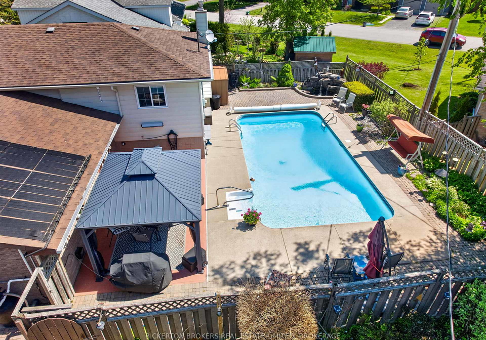 525-e-pine-street-e-gananoque-ontario-x13208684