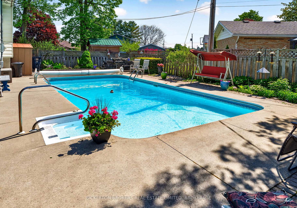 525-e-pine-street-e-gananoque-ontario-x13208684