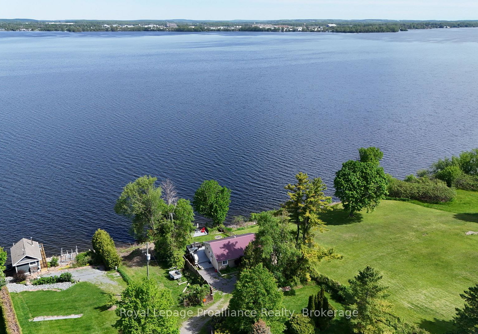 20-bonters-lane-prince-edward-county-ontario-x13208866