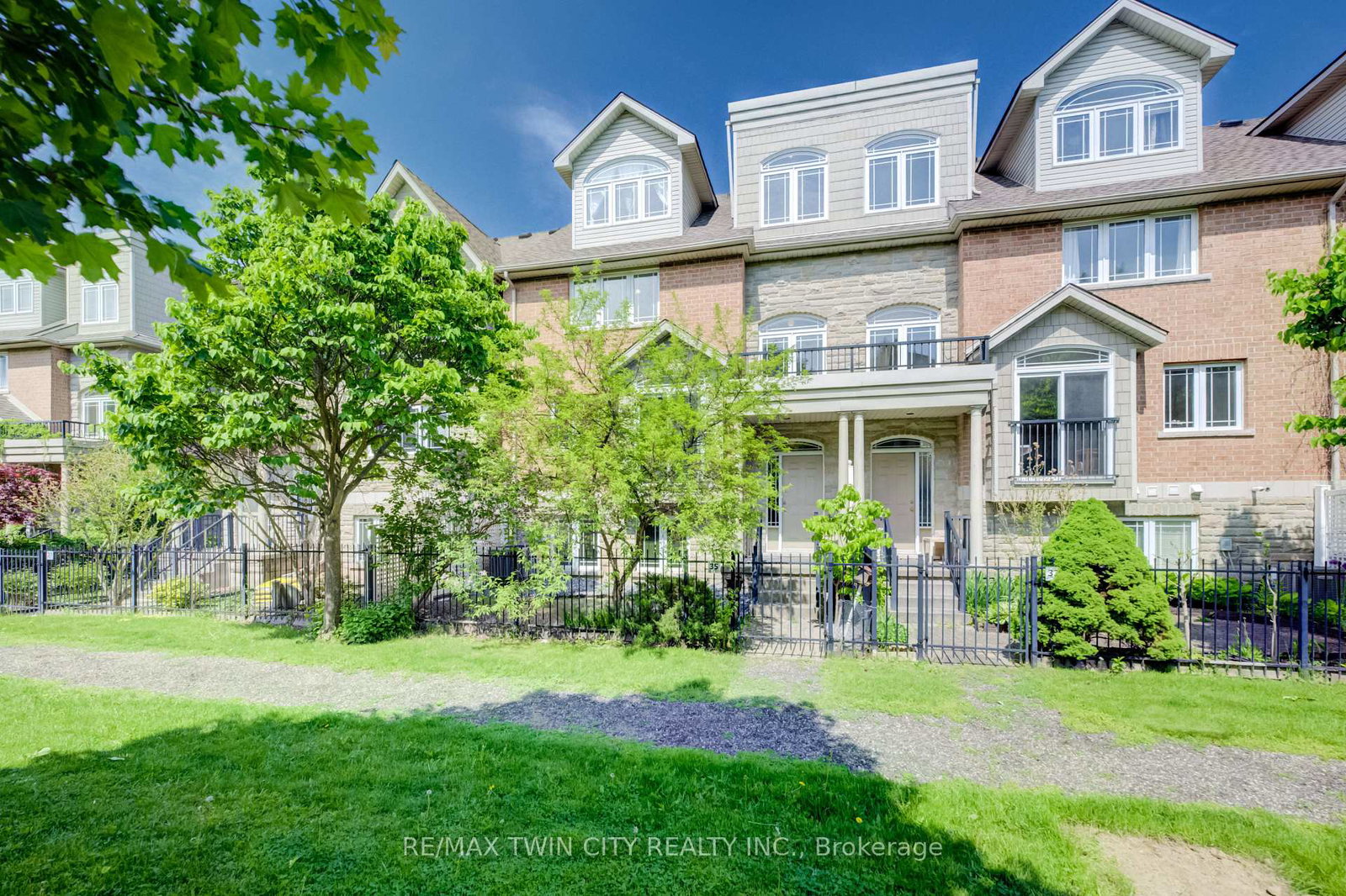 35-grosvenor-lane-cambridge-ontario-x13210018