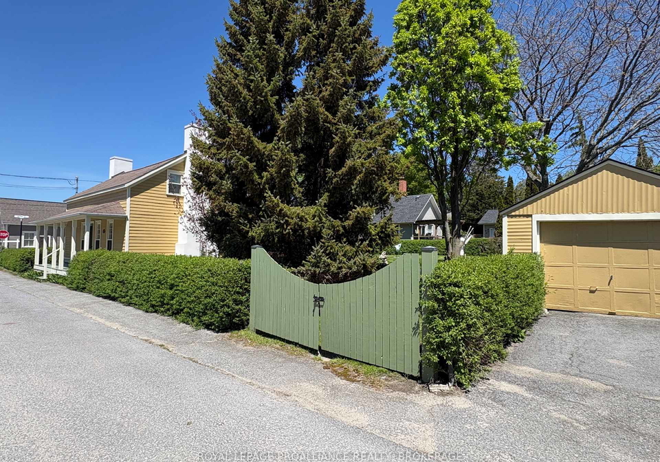 10-drummond-street-e-kingston-ontario-x13211066
