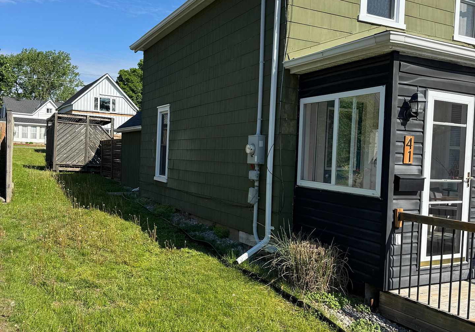 41-hill-street-prince-edward-county-ontario-x13211312