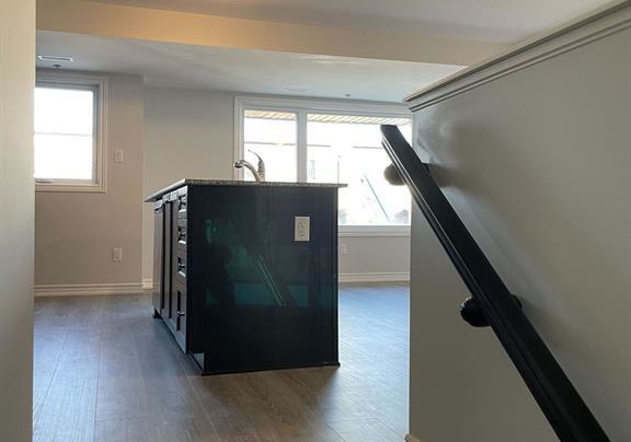 704-kizis-private-ottawa-ontario-x13211480