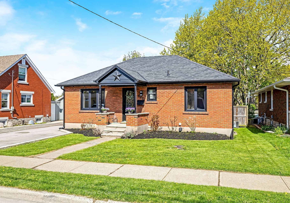 632-waterloo-street-s-cambridge-ontario-x13212382