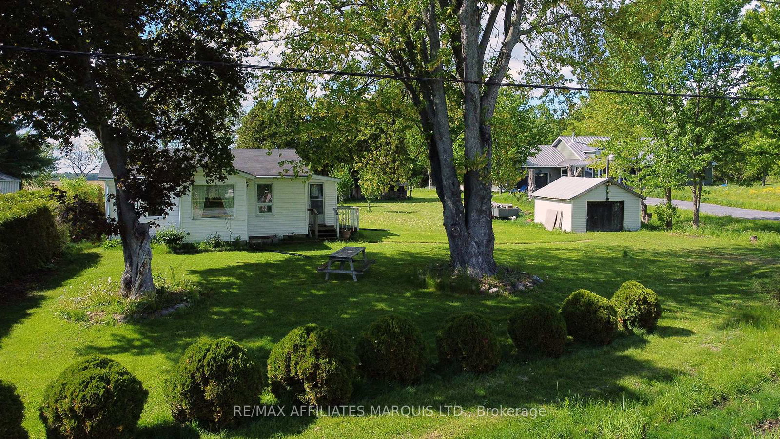 11481-lakeshore-drive-south-dundas-ontario-x13213216