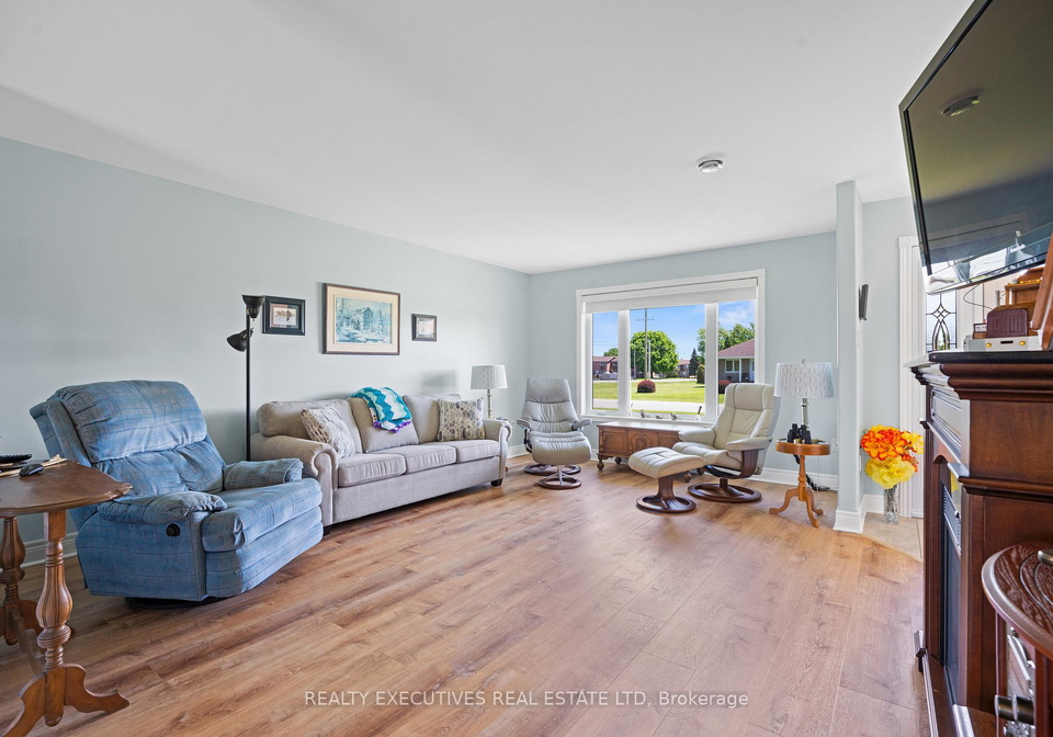 10727-west-end-terrace-south-dundas-ontario-x13213496