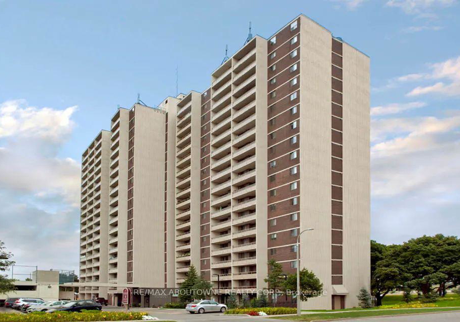 16-cedarwoods-crescent-kitchener-ontario-x13213520