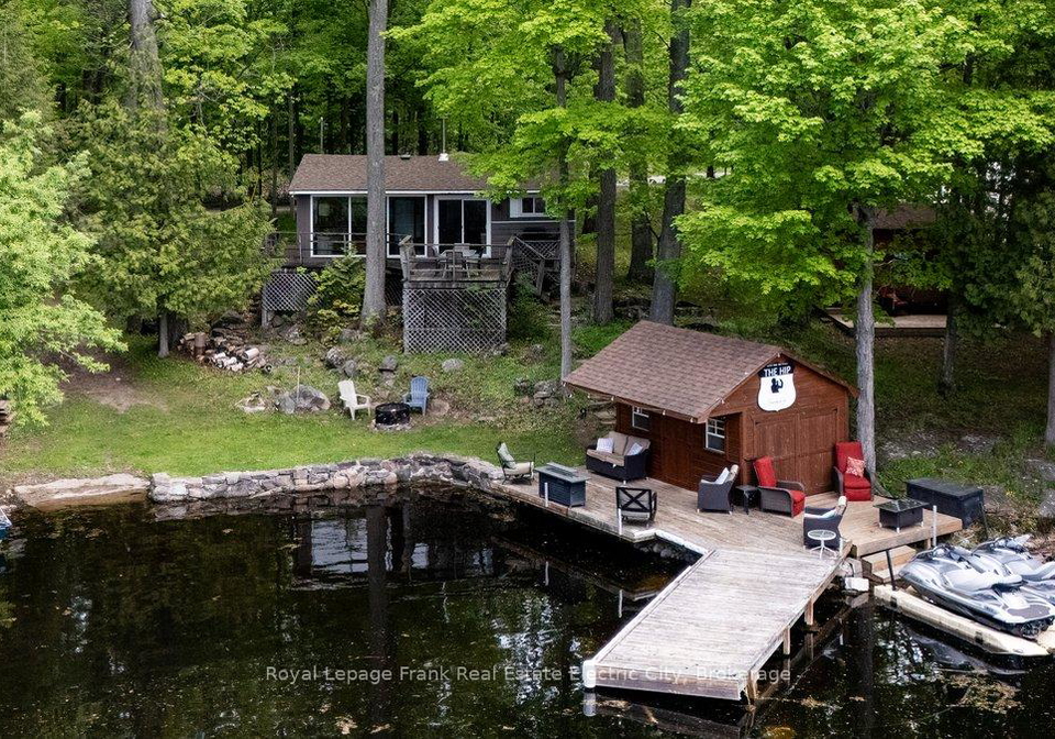28-fire-route-96-trent-lakes-ontario-x13213902