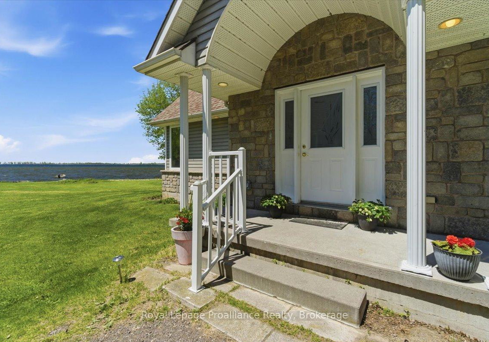 233-parkview-road-prince-edward-county-ontario-x13215014