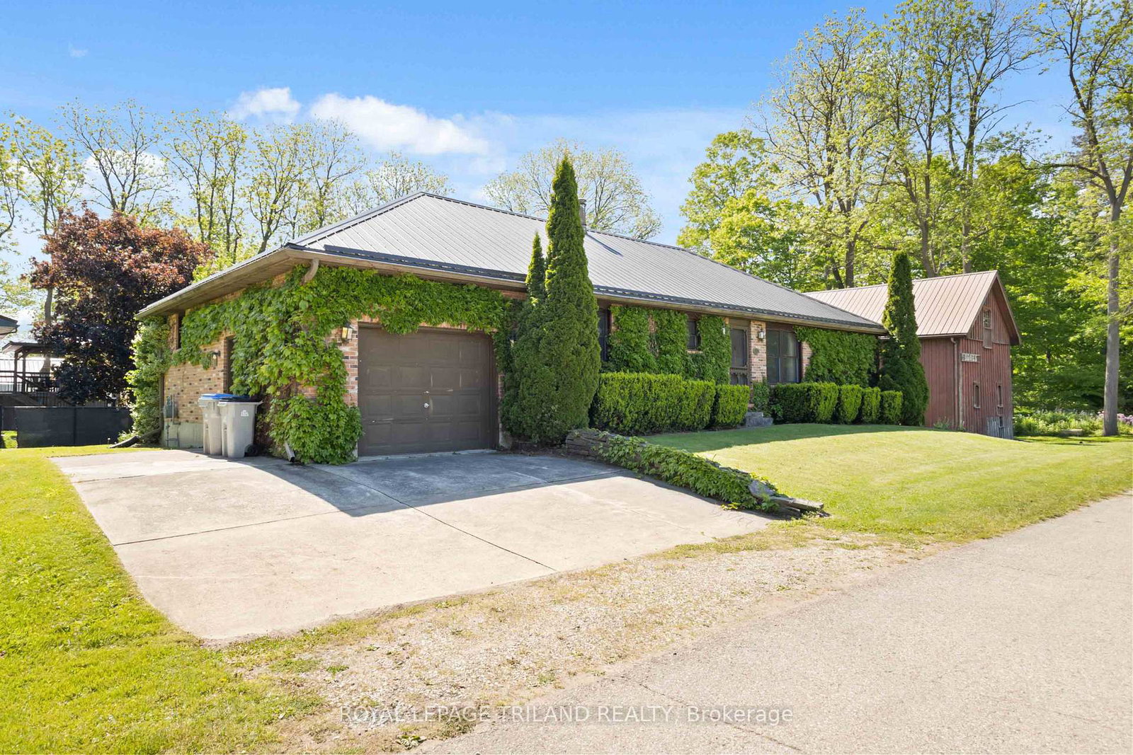 271-anna-street-north-middlesex-ontario-x13215072