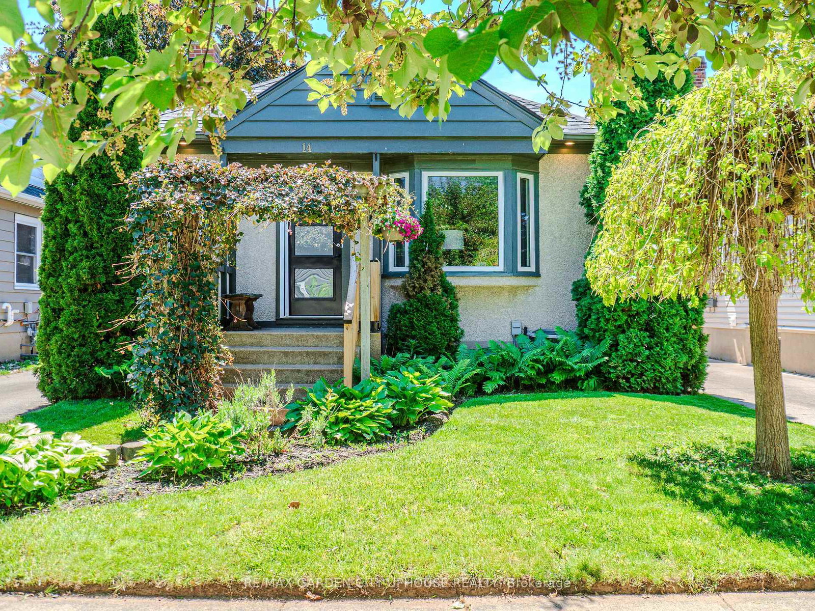 14-spruce-street-st-catharines-ontario-x13215086