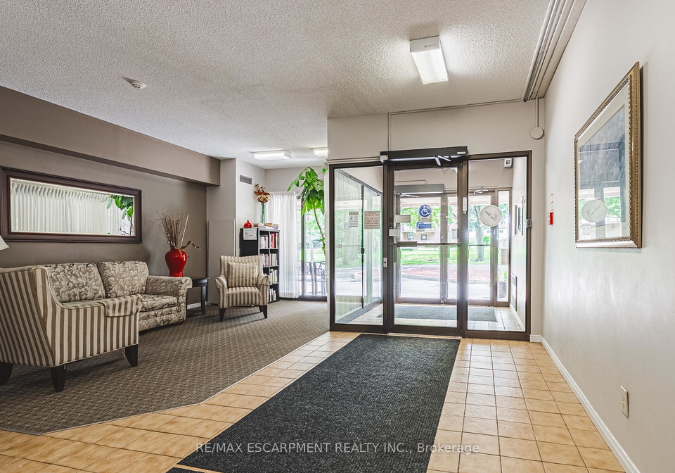 180-limeridge-road-w-hamilton-ontario-x13215476
