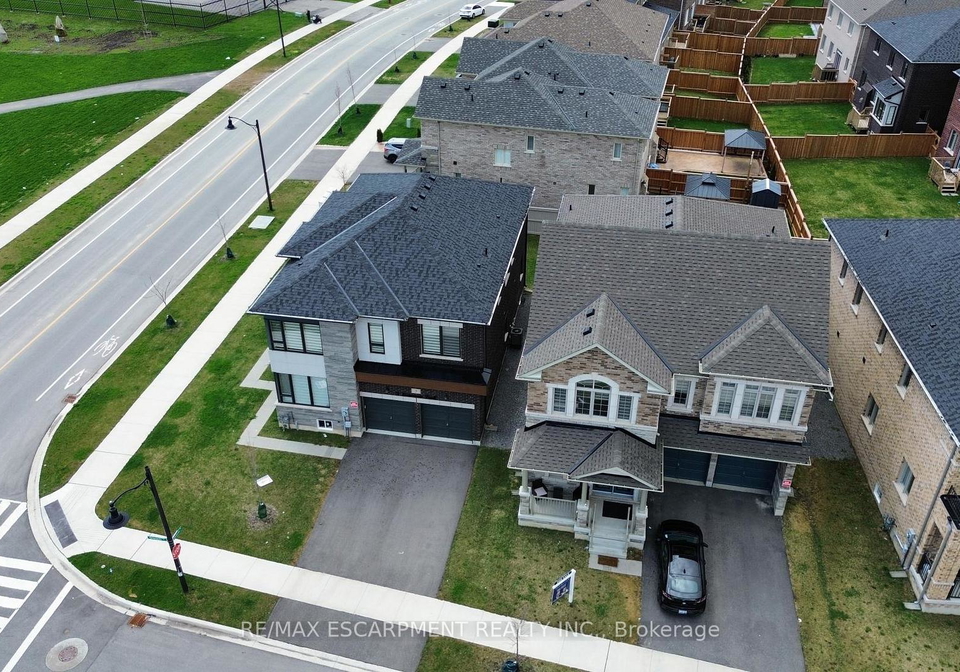 7-grierson-trail-hamilton-ontario-x13216368