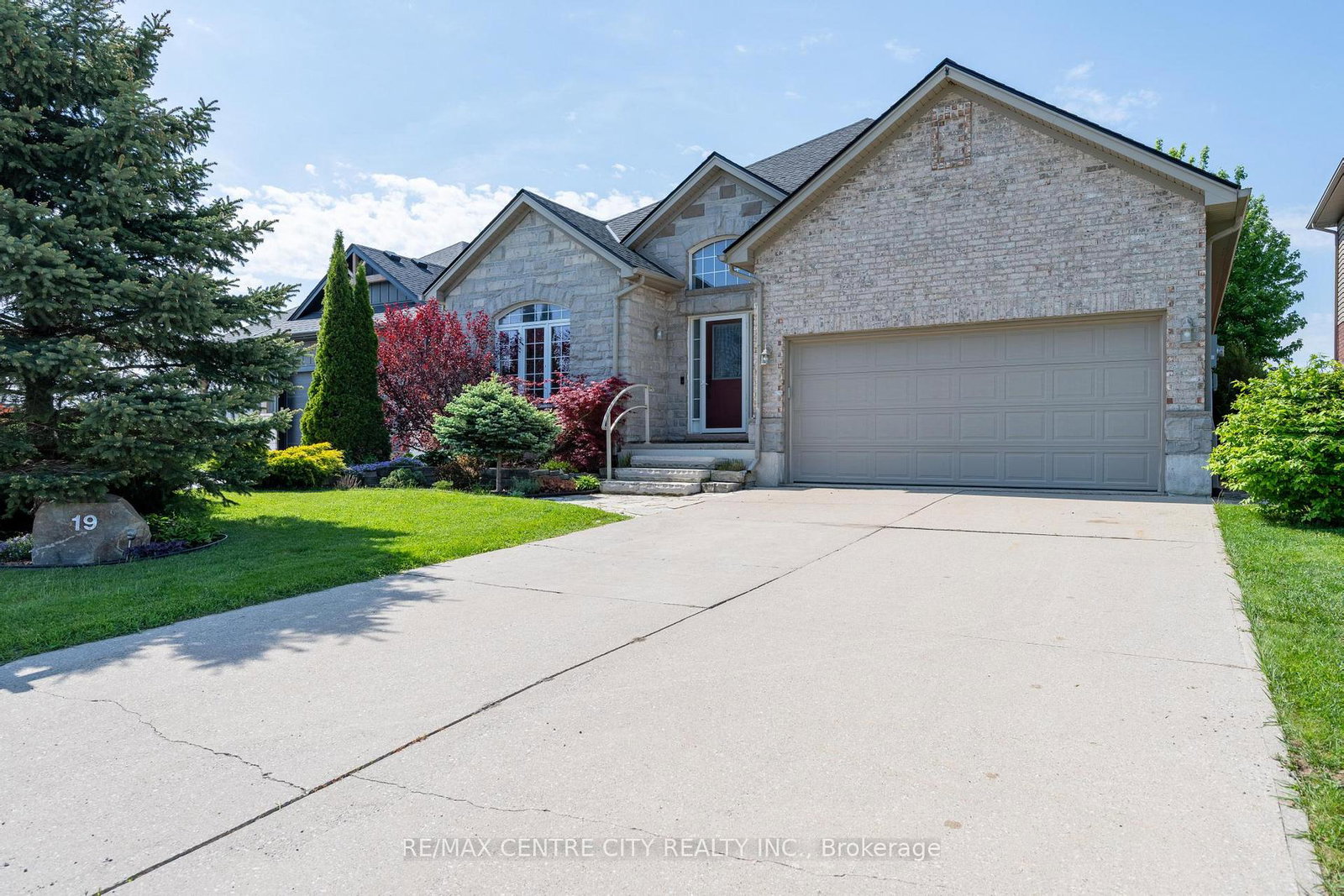 19-hamilton-street-north-middlesex-ontario-x13216526