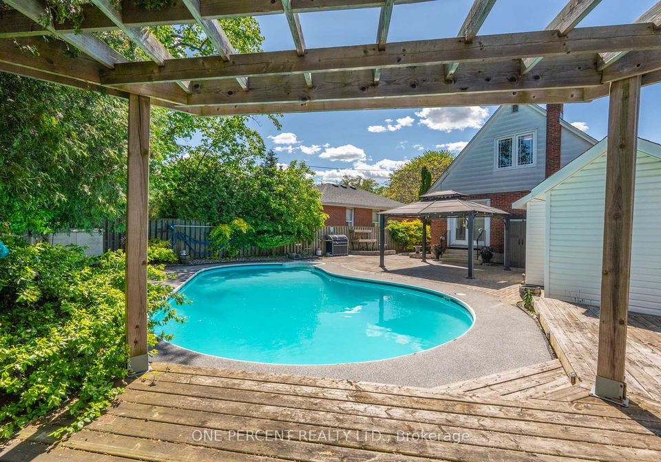 27-delevan-crescent-hamilton-ontario-x13216926