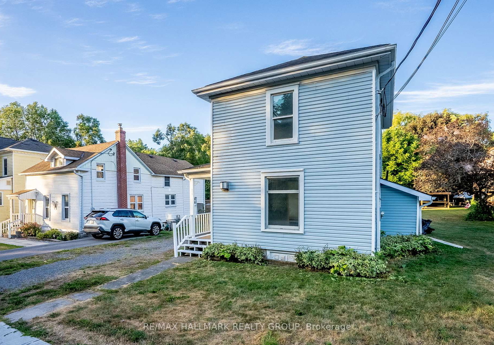 21-downes-avenue-prince-edward-county-ontario-x13217156