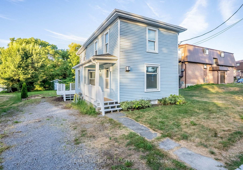 21-downes-avenue-prince-edward-county-ontario-x13217156