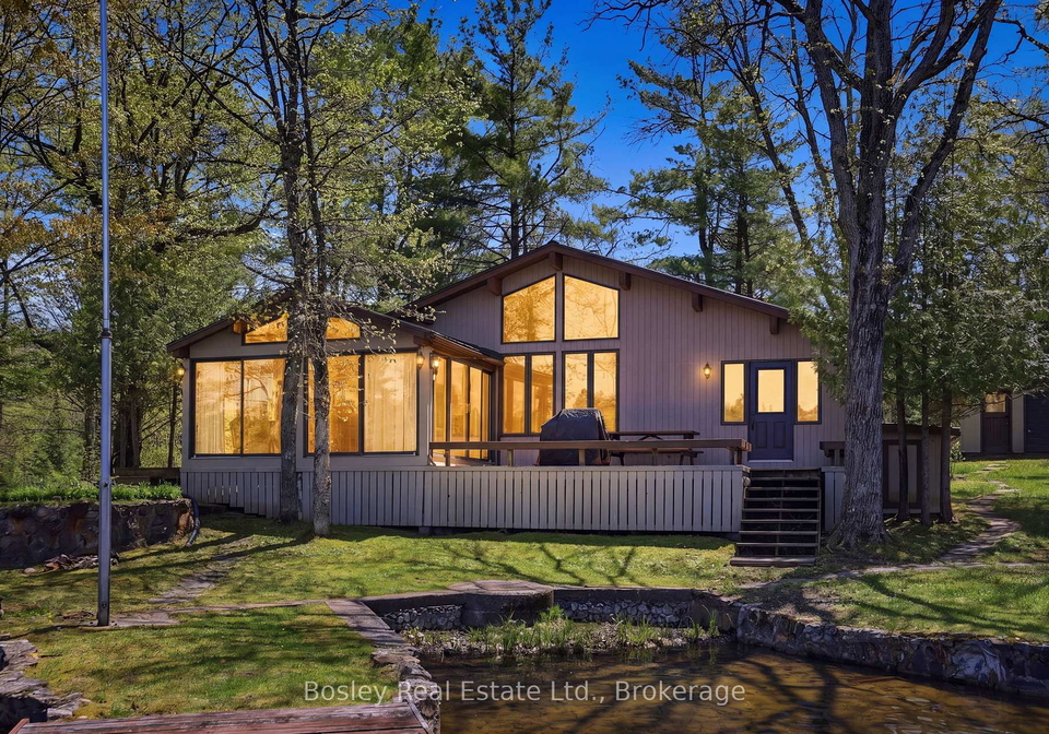 7-sr405-shore-muskoka-lakes-ontario-x13217282
