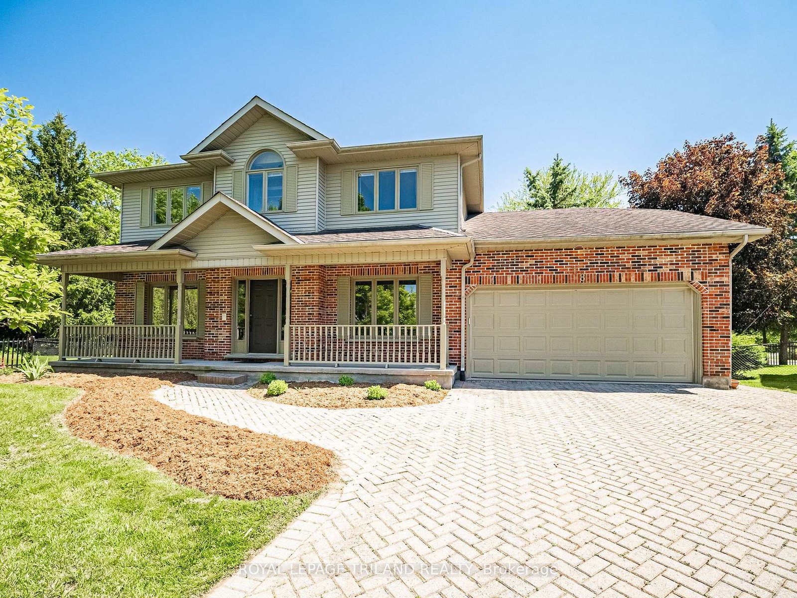 18-angus-court-w-london-north-ontario-x13218520