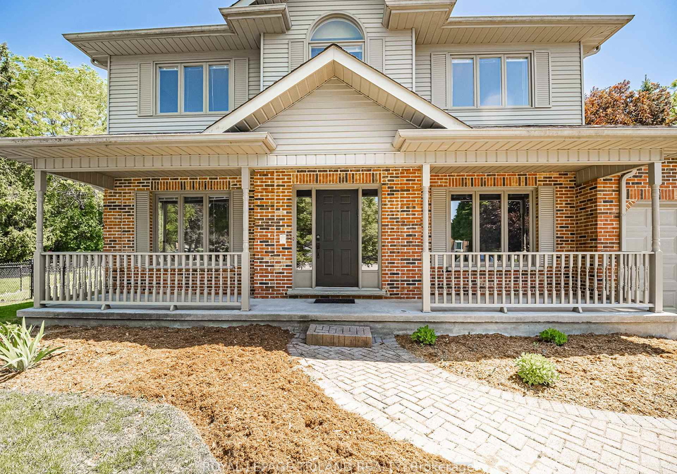 18-angus-court-w-london-north-ontario-x13218520