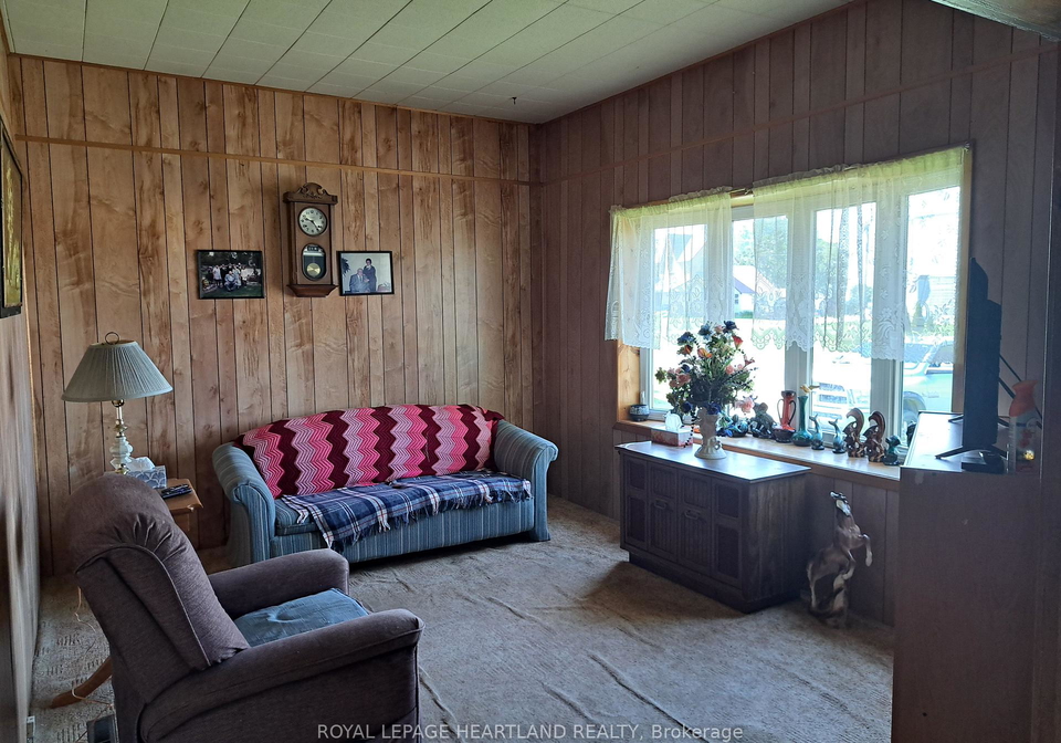 69922-parr-line-south-huron-ontario-x13220322