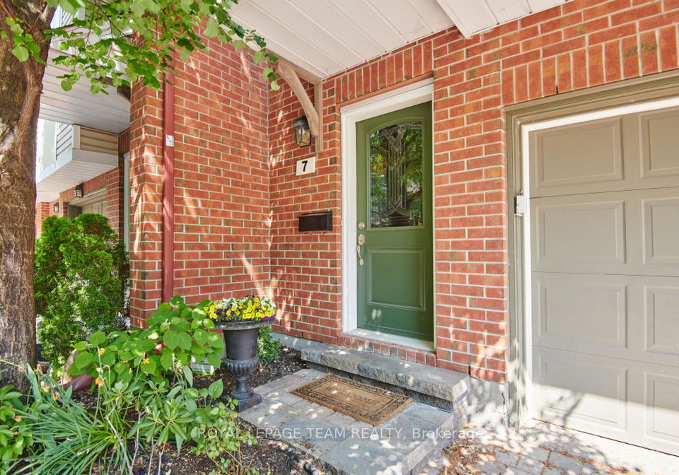 7-academy-private-ottawa-ontario-x13220346