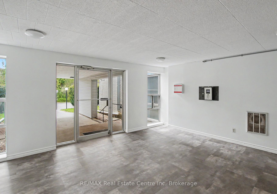 105-conroy-crescent-guelph-ontario-x13220414
