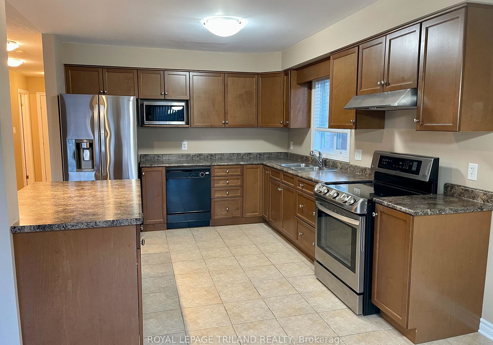 979-crosscreek-court-london-east-ontario-x13220548