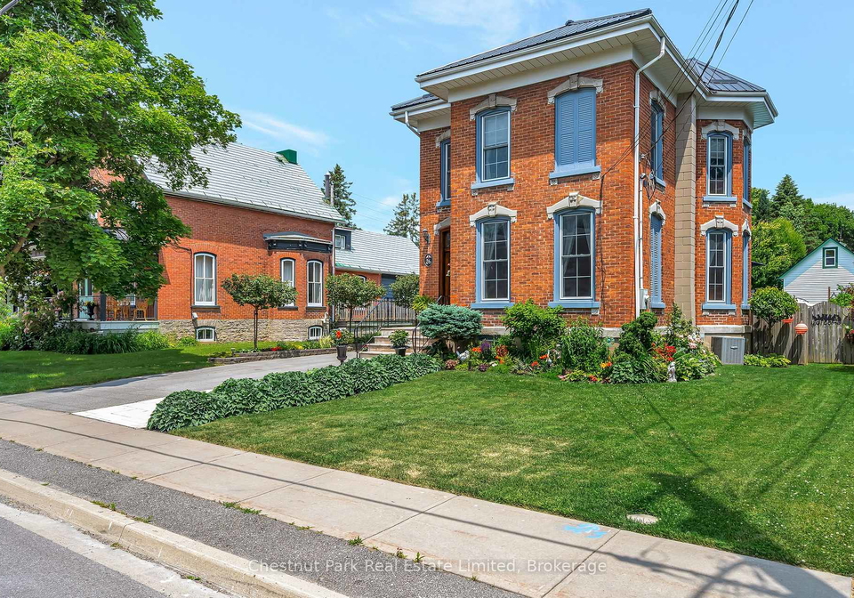 26-centre-street-prince-edward-county-ontario-x13221024