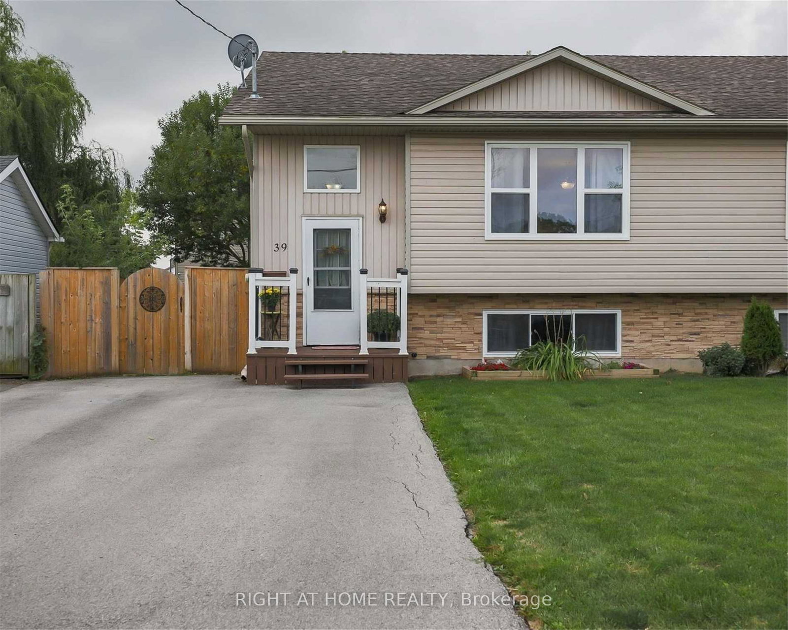 39-cumming-street-st-catharines-ontario-x13222538