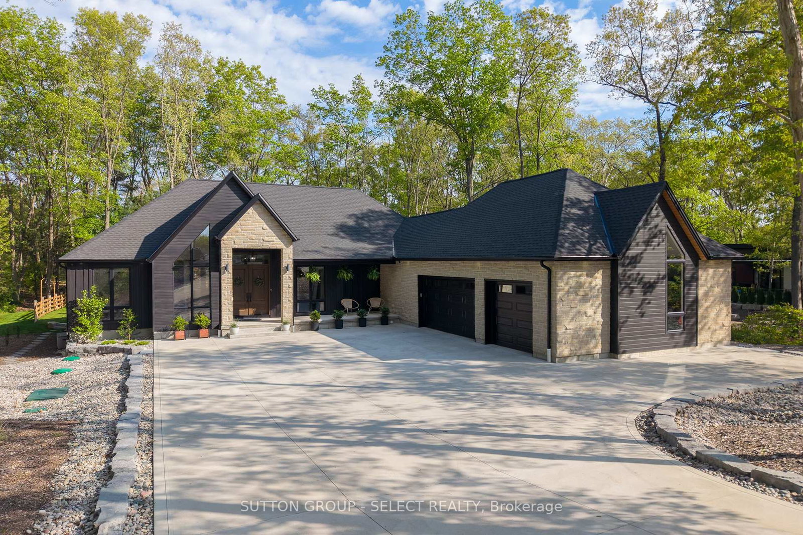 10111-pinery-bluffs-road-lambton-shores-ontario-x13222982