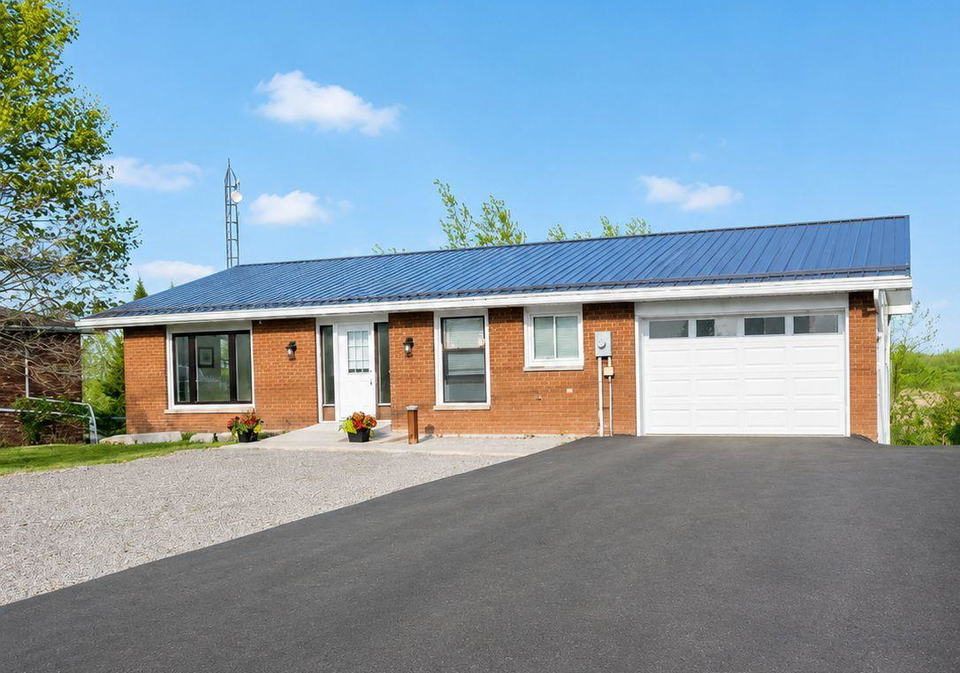 4054-35-highway-kawartha-lakes-ontario-x13223230