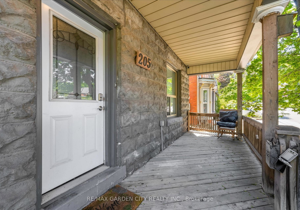 205-ferguson-avenue-s-hamilton-ontario-x13223254