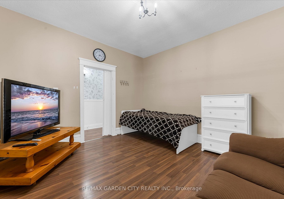 205-ferguson-avenue-s-hamilton-ontario-x13223254
