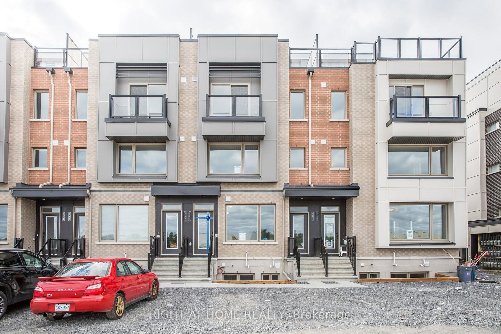 561-ozawa-private-ottawa-ontario-x13223324