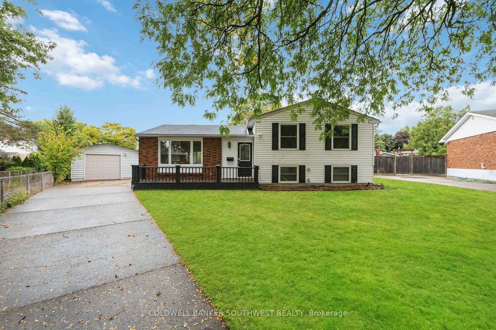 1060-camelot-crescent-sarnia-ontario-x13224706