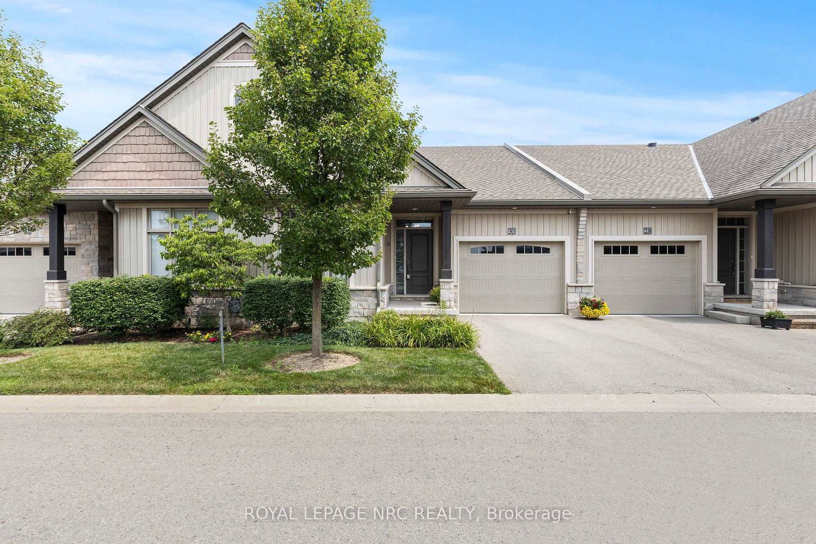 30-blossom-common-st-catharines-ontario-x13224776